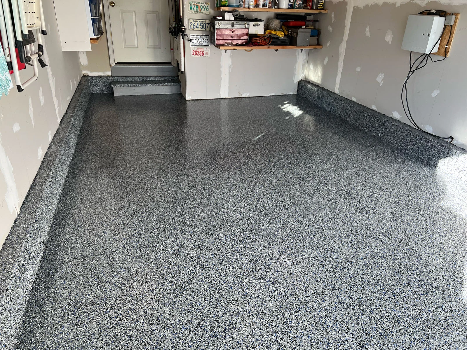 Granite Flake Garage — Flake epoxy floor in Scituate, GA